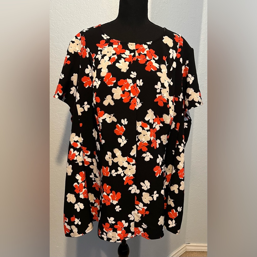 Lane Bryant Tunic Blouse Black Floral Short Sleeve EUC Sz 28